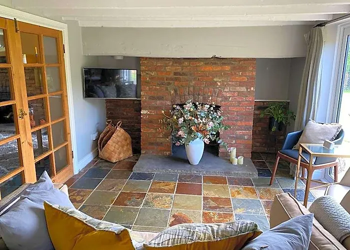 Leos Holiday Cottage
